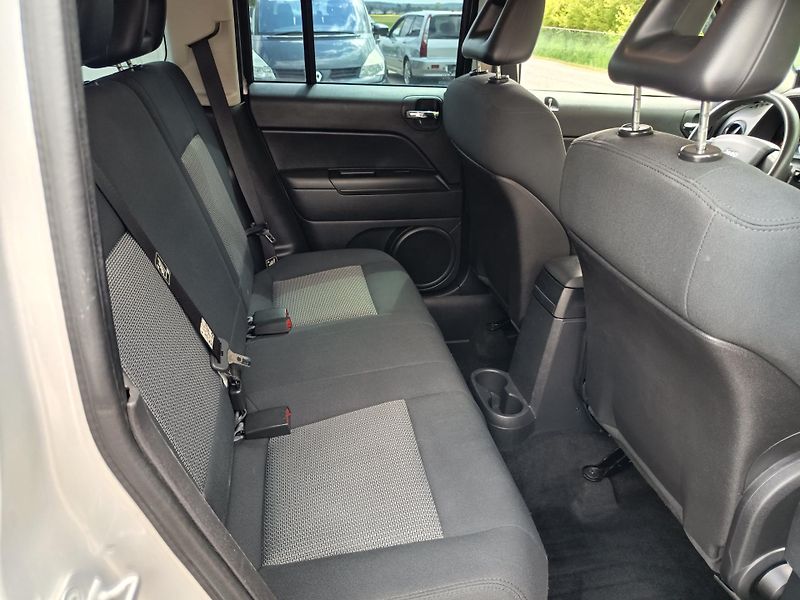 Jeep Patriot (2010) 2.0 TD 103kw - fotka 33 z 35