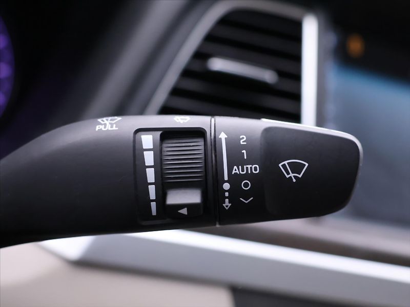 Hyundai Genesis 3,8 V6 232kW Exclusive 4x4 CZ - fotka 22 z 40