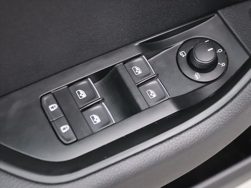Škoda Superb 2,0 TDI DSG Style+  Navi ACC - fotka 15 z 36