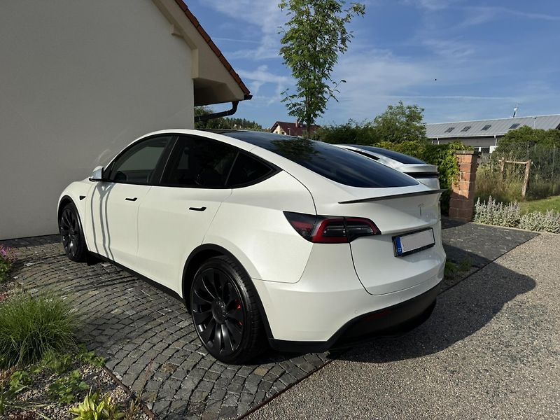 Tesla Model Y (2022) Performance, tažné, 3.SPZ - fotografie inzerátu