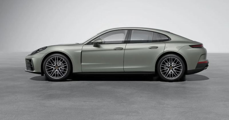 Porsche Panamera (2026) 4 - fotka 2 z 10