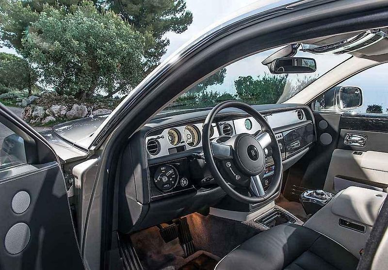 Rolls-Royce Phantom (2013).
