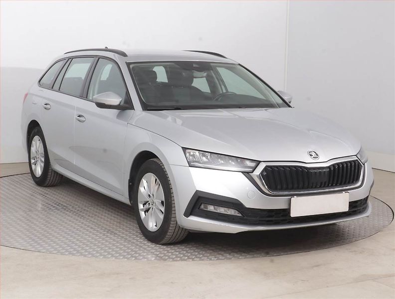 Škoda Octavia (2022) Ambition 2.0 TDI, ČR,1.maj - fotografie inzerátu