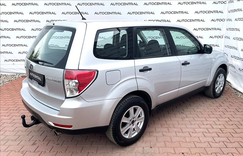 Subaru Forester 2,0 i,110kW,AWD,serv.kn. - fotka 4 z 18