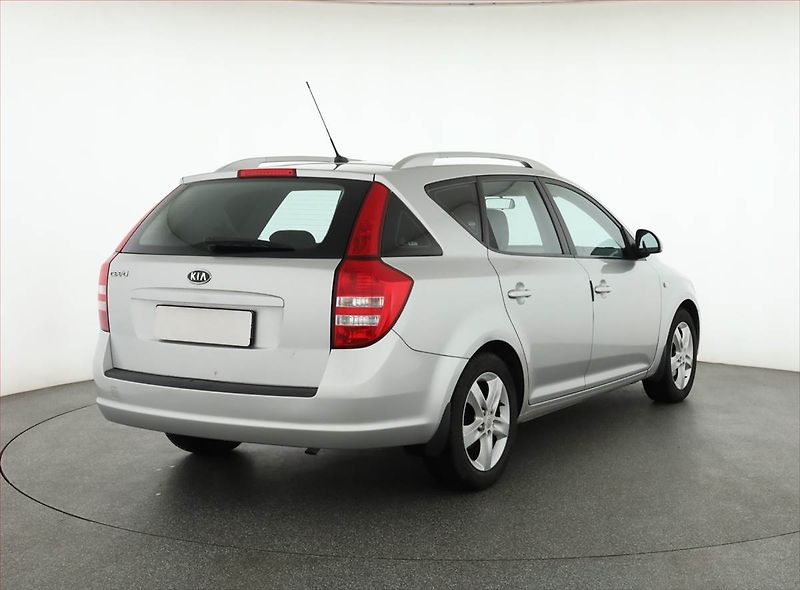 Kia Ceed (2007) 1.4 CVVT, po STK, jezdí dobře - fotka 5 z 12