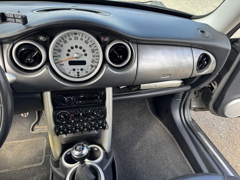Mini Cooper S 1.6, 120kw, Cooper S - fotka 21 z 28