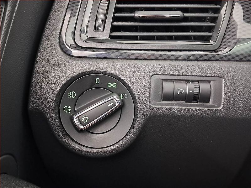 Škoda Rapid (2015) Spaceback 1.2 TSI - fotka 16 z 17
