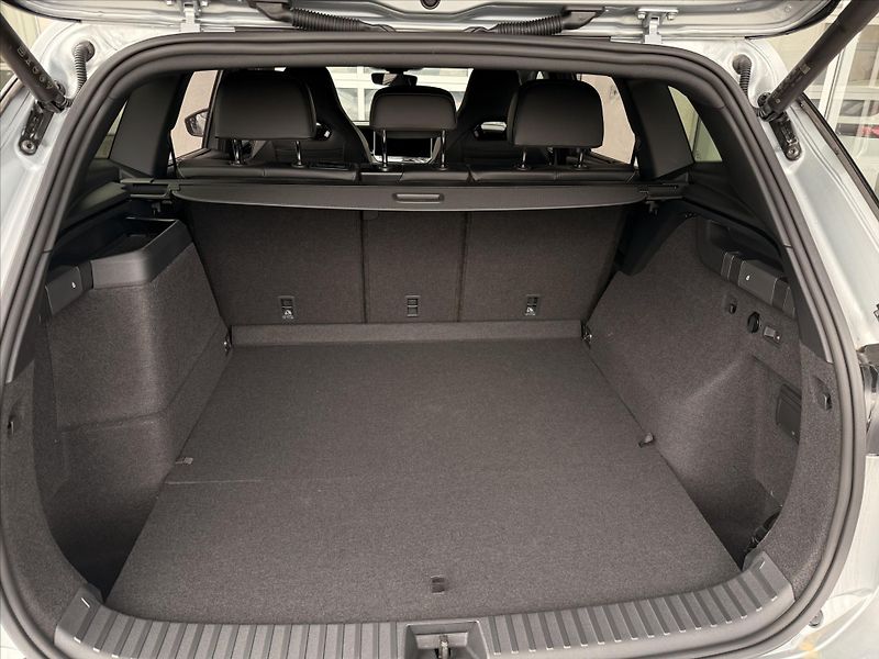 Volkswagen Tayron (2025) 1,5 TSI 150kW eHybrid  R-Line - fotka 9 z 21