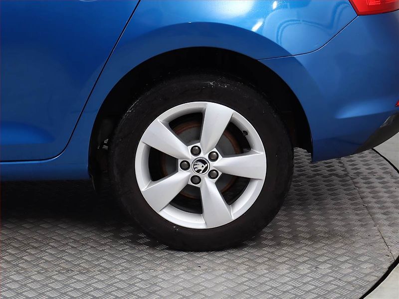 Škoda Rapid (2015) Spaceback 1.2 TSI, ČR,1.maj - fotka 12 z 13