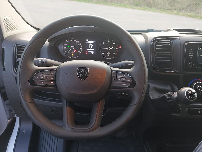 Peugeot Boxer (2026) DVOUKABINA 4350 L4 valník 180k - fotka 9 z 17