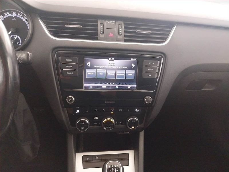 Škoda Octavia (2019) Ambition 1.6 TDI, Serv.kniha - fotka 12 z 19