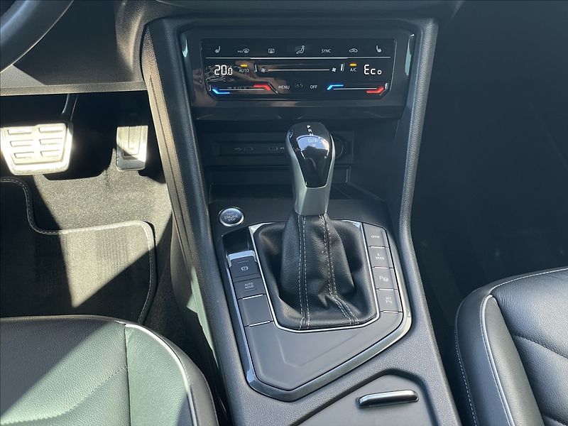 Volkswagen Tiguan 1,4 TSI PHEV DSG R-Line TAŽNÉ - fotka 12 z 25