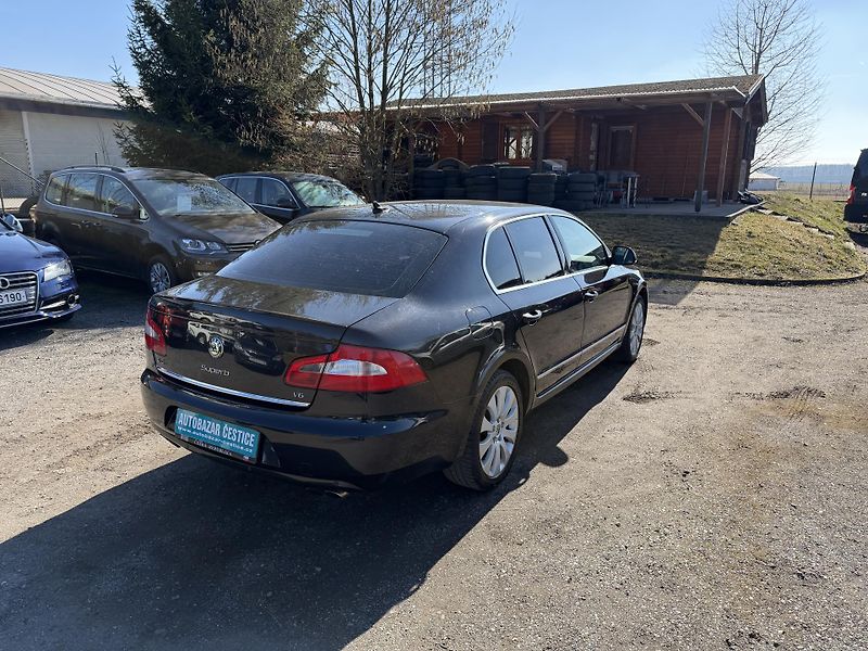 Škoda Superb 3.6 V6 4x4 DSG - fotka 6 z 22