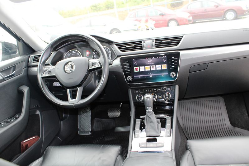 Škoda Superb (2018) 2,0TDI KŮŽE NAVI KLIMA  ALU 19 - fotka 15 z 44
