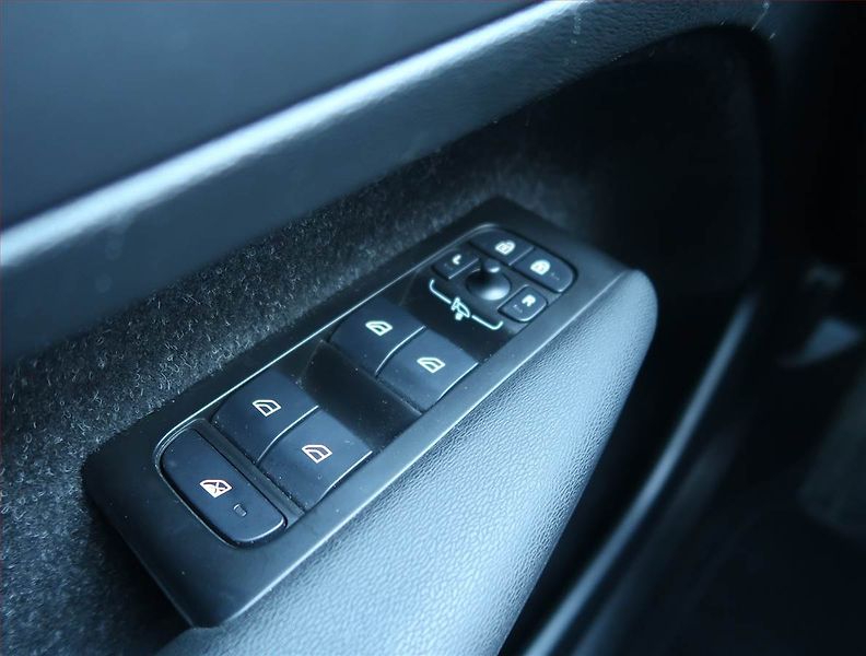 Volvo XC40 (2021) B4 - fotka 15 z 15