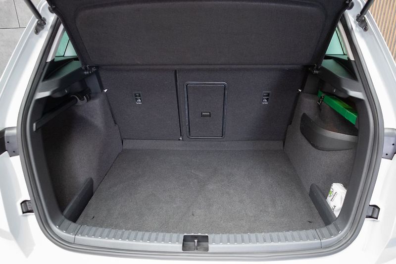 Škoda Karoq 1.5 TSI AMBITION*DPH*ČR 1.MAJ* - fotka 32 z 37