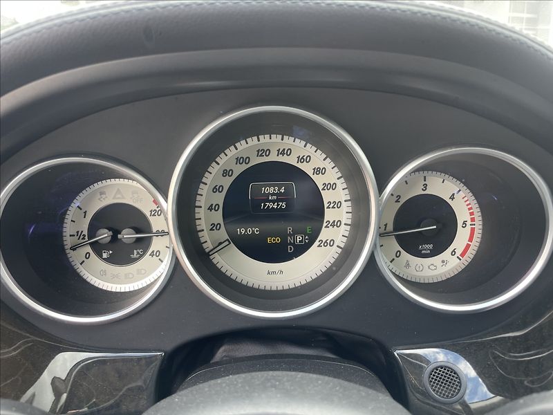 Mercedes-Benz CLS 2,2 250d 4-Matic 150kw GPS LED - fotka 16 z 34