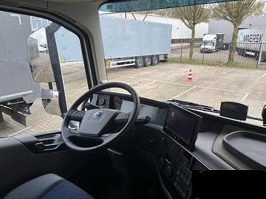 Volvo FH (2025) 500 6x2 hydraulika EURO 6 - fotka 9 z 9