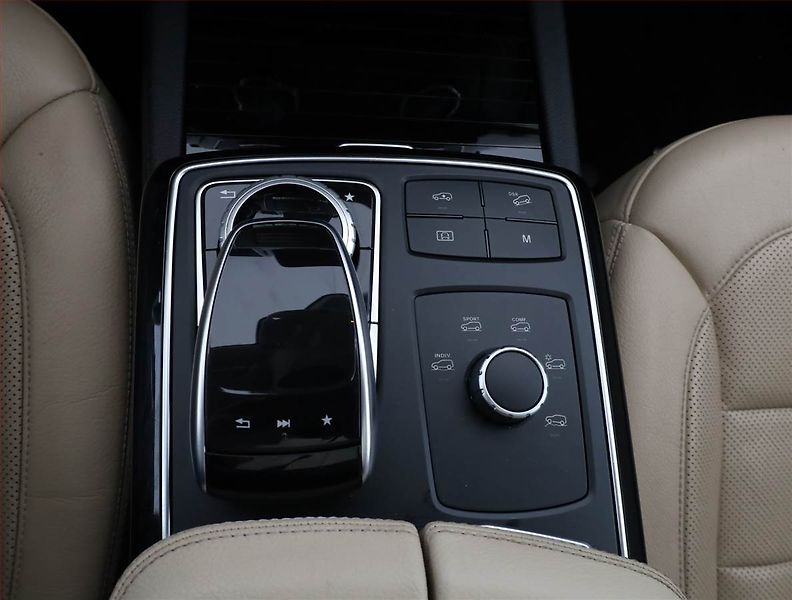 Mercedes-Benz GLS (2017) 500 4MATIC - fotka 11 z 21