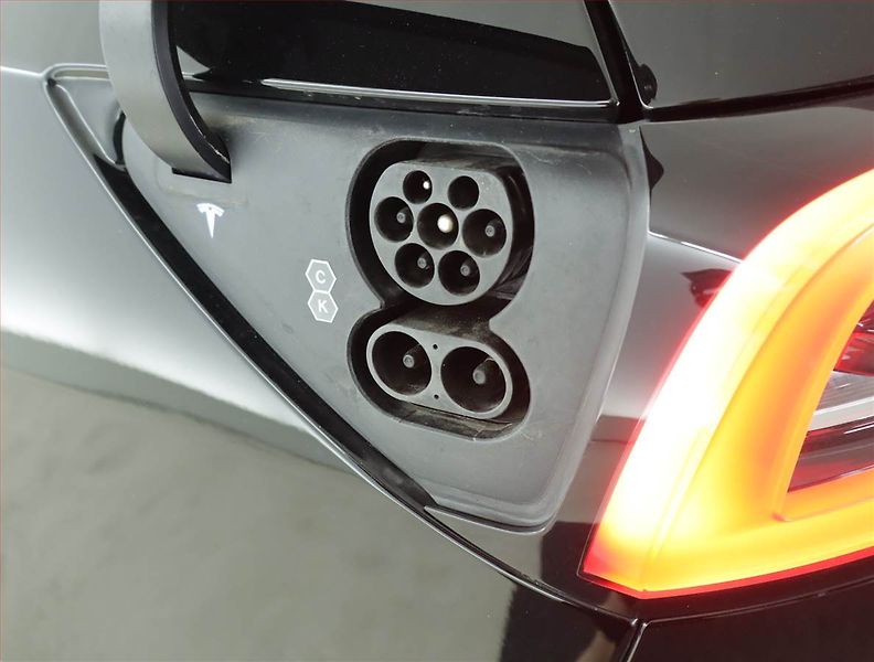 Tesla Model Y (2022) Performance 79kWh, SoH 82% - fotka 20 z 21