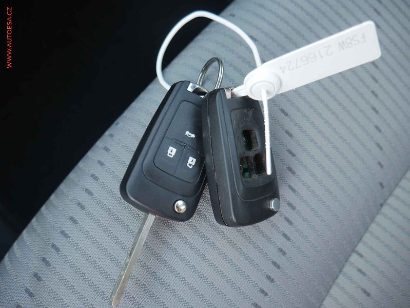 Chevrolet Cruze (2009) 1.6i, ČR, AC, tažné - fotka 13 z 14