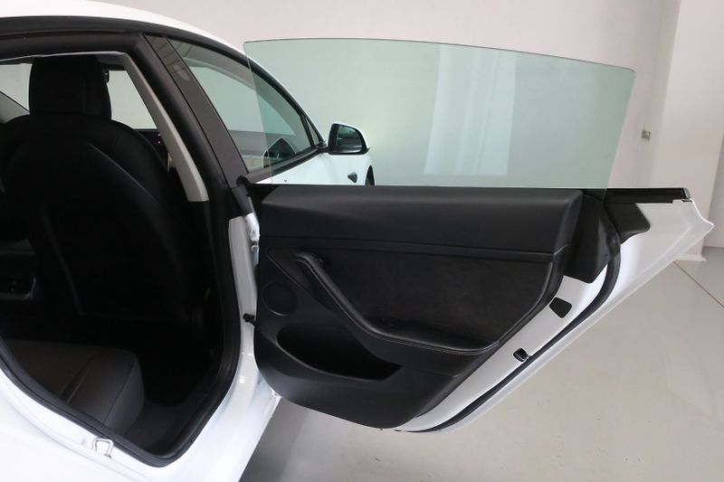 Tesla Model 3 (2023) Long Range Dual Motor SOH 97% - fotka 37 z 47