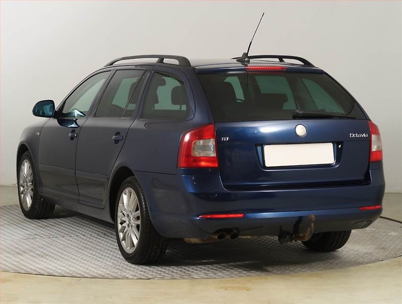 Škoda Octavia (2009) Laurin&Klement 2.0 TDI - fotka 4 z 26
