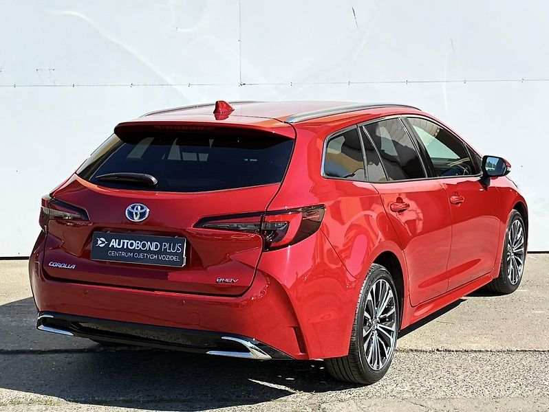 Toyota Corolla 1.8 HSD 140k e-CVT Style - fotka 2 z 22