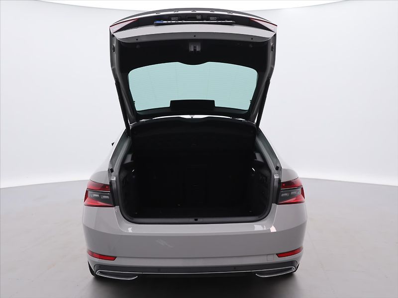 Škoda Superb 2,0 TDI 147kW DSG CZ Sportline - fotka 9 z 33