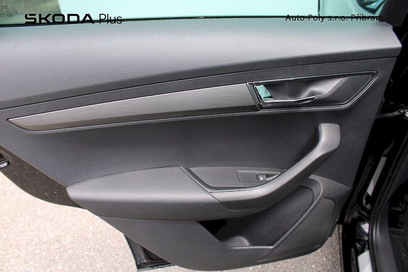 Škoda Karoq (2018) Style 1.5TSI / 110kW 7°DSG - fotka 18 z 22