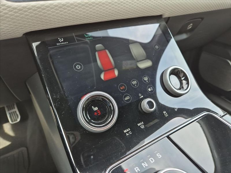 Land Rover Range Rover Velar 3,0 D300 R-Dynamic SE - fotka 17 z 19