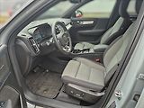Volvo XC40 2,0 B3 Plus Dark - náhled 7