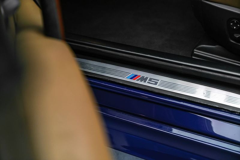 BMW M5 V10 5.0 manuál - fotka 18 z 23