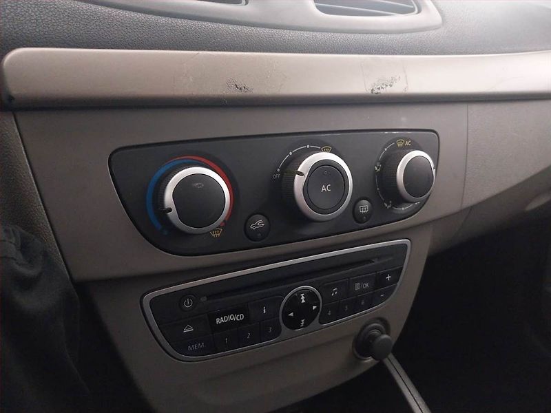 Renault Mégane (2010) 1.6 16V, po STK, Tažné - fotka 13 z 17