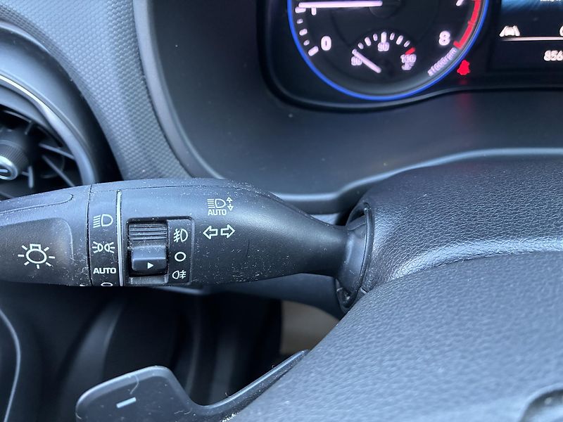 Hyundai Kona 1.0T-GDi 88kW SMART AUTOMAT - fotka 29 z 32