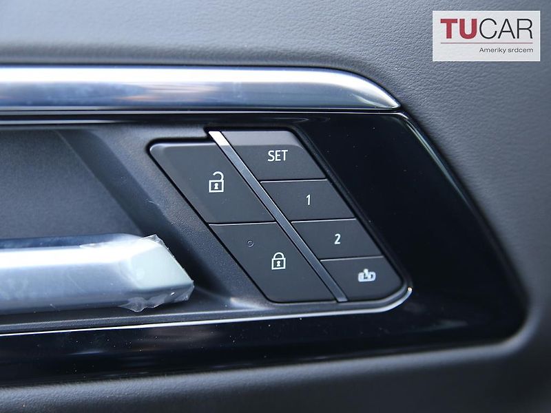Chevrolet Tahoe High Country 6,2 V8 - fotka 21 z 48