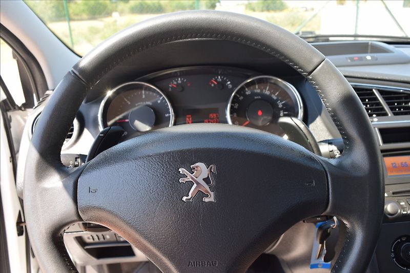 Peugeot 5008 1,6 HDI 84KW AUTOMAT PO SERVIS - fotka 40 z 49