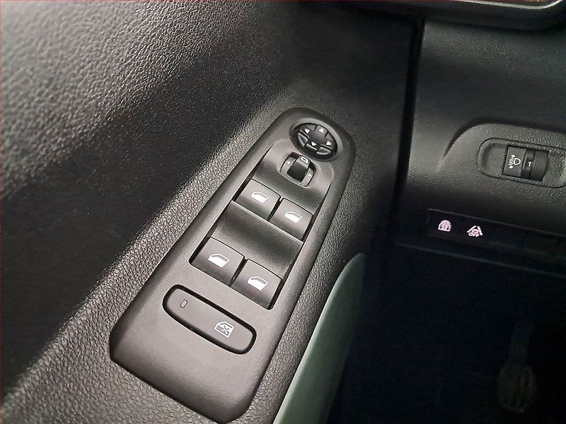 Citroën Berlingo (2019) Feel 1.5 BlueHDi, 5Míst, ČR - fotka 18 z 18