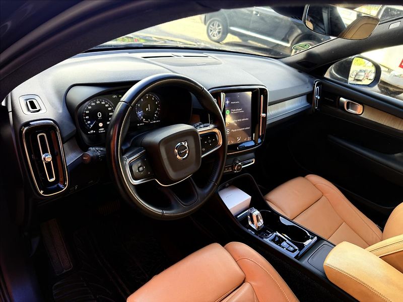 Volvo XC40 2,0 T4 Inscription AWD - fotka 9 z 31