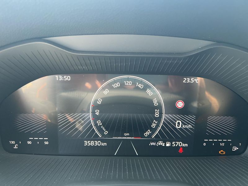 Škoda Karoq (2024) 1. majitel, Koupeno nové v ČR - fotka 14 z 29