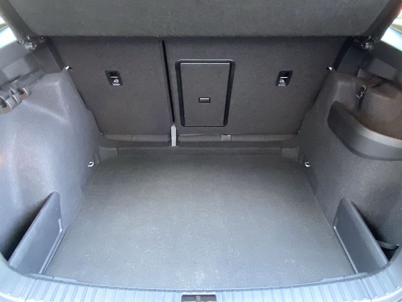Škoda Karoq (2018) 1.6 TDI DSG Style + - fotka 26 z 32