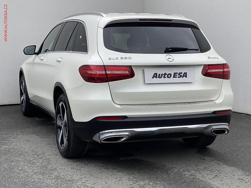 Mercedes-Benz GLC (2016) 2.0T GLC250 4M, AT, LED - fotka 6 z 22