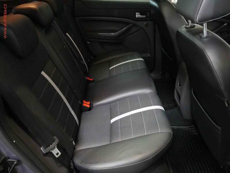 Ford Kuga (2011) 2.0 TDCi 4x4, AC, TZ, park - fotka 11 z 22