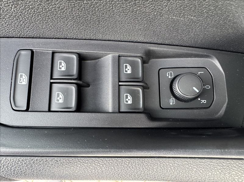 Škoda Karoq 2,0 TDI DSG STYLE DPH 1.maj ČR - fotka 23 z 50