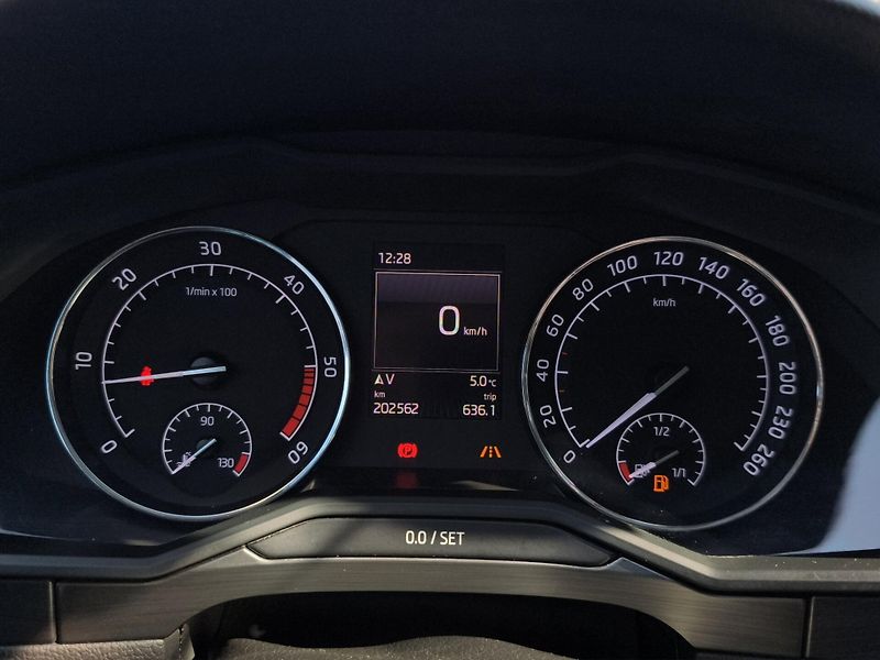 Škoda Superb (2017) Style GreenLine 1.6 TDi 88kW, - fotka 17 z 30