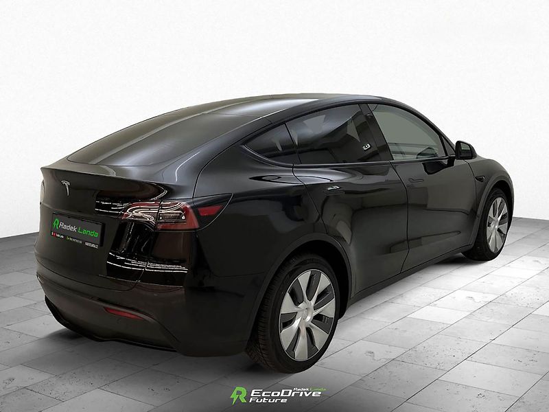 Tesla Model Y (2023) AWD | Berlín | 4×4 - fotka 4 z 9