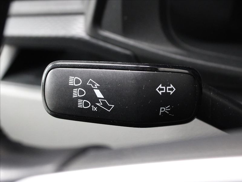 Volkswagen Caravelle 2,0 TDI 110kW DSG Comfortline - fotka 22 z 32