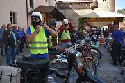 Strakonice si připomněly 105 let od zahájení výroby značky ČZ Sjeli se sem majitelé a obdivovatelé legendárních motocyklů. Na dobu, kdy pro čezetu pracoval, zavzpomínal i náš jediný kosmonaut ve vesmíru Vladimír Remek. A ochotně pózoval na společných sním