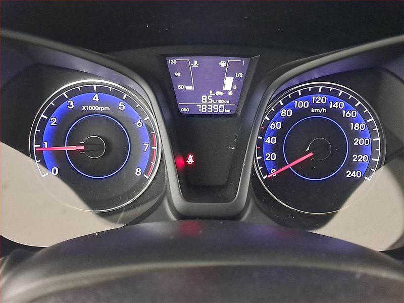 Hyundai ix20 (2016) 1.4 CVVT, ČR,1.maj - fotka 11 z 16