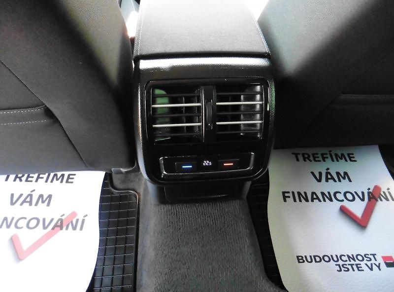Volkswagen Passat Variant 1.4 TSi Highline Navi - fotka 14 z 17
